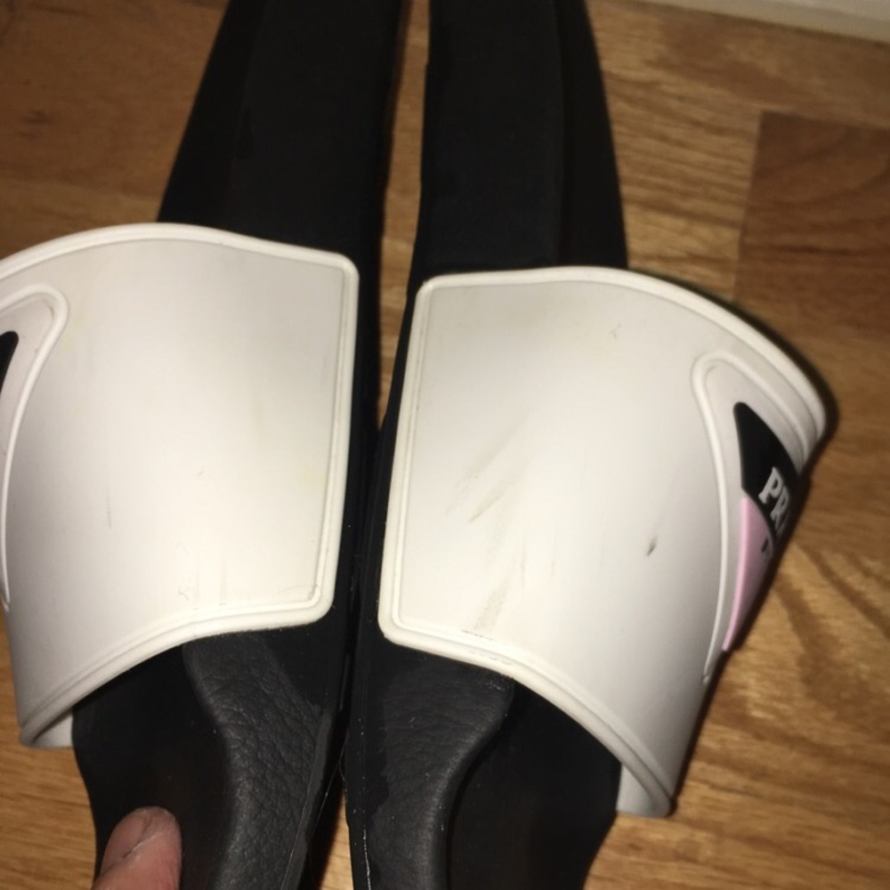 Authentic Prada rubber slides - Picture 6 of 8